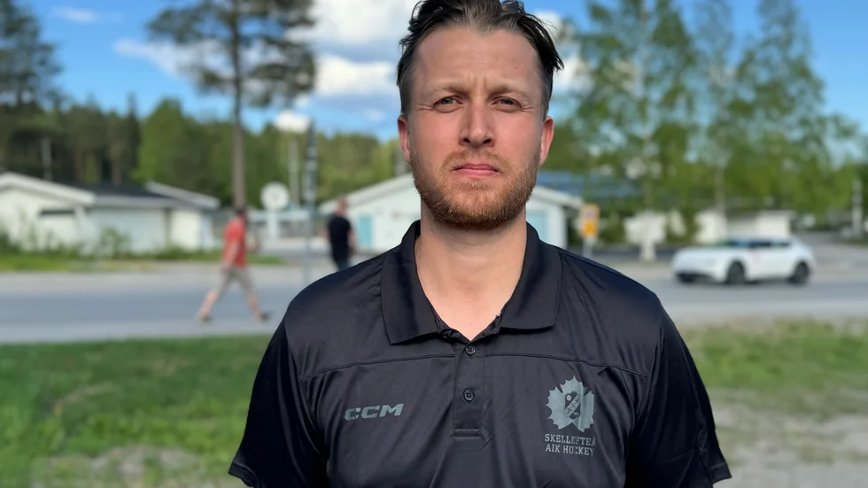 Mikkel Ry Nielsen stannar i Skellefteå AIK.