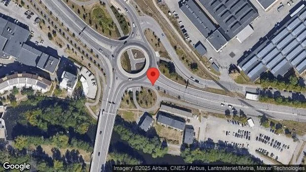Träd över vägen påverkar trafiken på väg 35