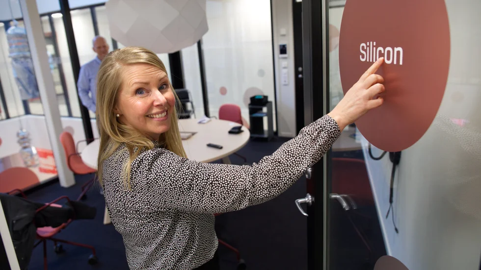 "Det här är inte som en app som utvecklas på sex månader. Det krävs mycket tid och mycket pengar", säger Linda Robinson. Hon jobbar på Norrköping science park, och är med som projektledare för chip-projektet.