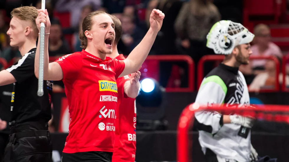 Guldhjälte 2018. Valdemar Ahlroth jublar över ett mål i finalen mot Falun.