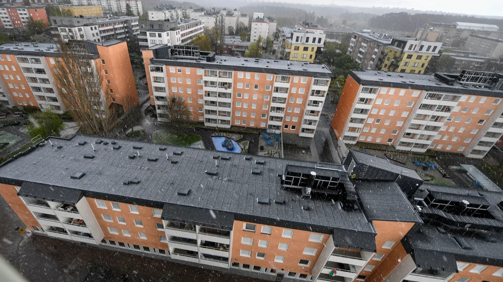 Vänsterstyrets strategi påminner om miljonprogrammets tid, då politiker experimenterade med boendemiljöer utan hänsyn till människors vilja, skriver Therez Almerfors och Sofia Andersson (båda M).