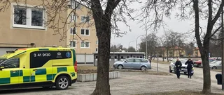 Jättepådrag vid lägenhetshus: "Rökfyllt"