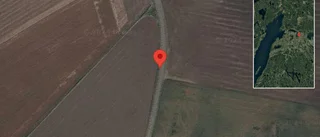 Stopp på väg 1015 på grund av olycka med en lastbil