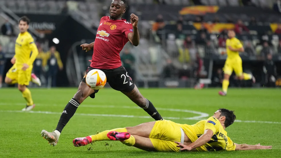 Aaron Wan-Bissaka, i rött, har fått sin avstängning i Champions League förlängd med en match. Arkivbild.