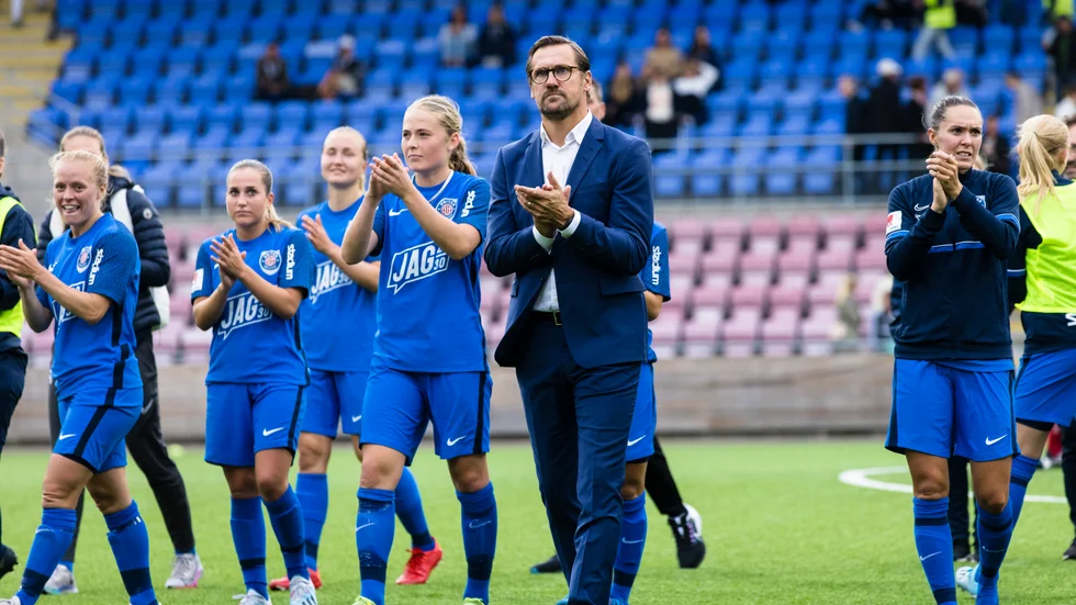 Magnus "Munken" Karlssons Eskilstuna United ligger trea i Damallsvenskan efter att ha vunnit sju av sina åtta senaste matcher.