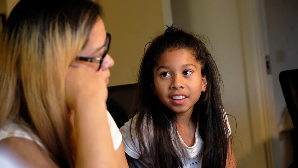 "Jag mår bra. Men ibland är det oroligt när mamma pratar om det", säger Rahma.