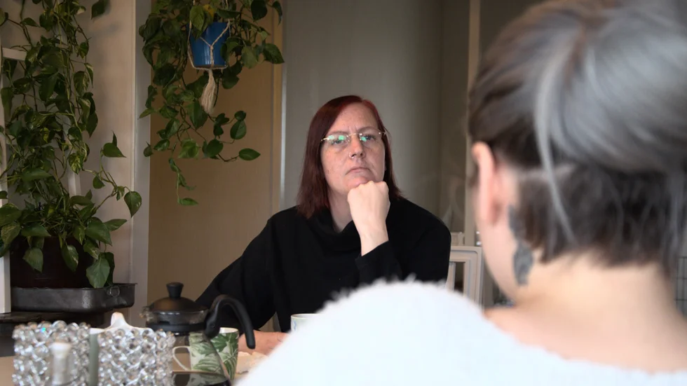 Både Annikka Lundmarks och Linda Larssons barn har mist deras gudfar. "Han var hos mig varje dag", säger Linda Larsson som var Mikaels bästa kompis.