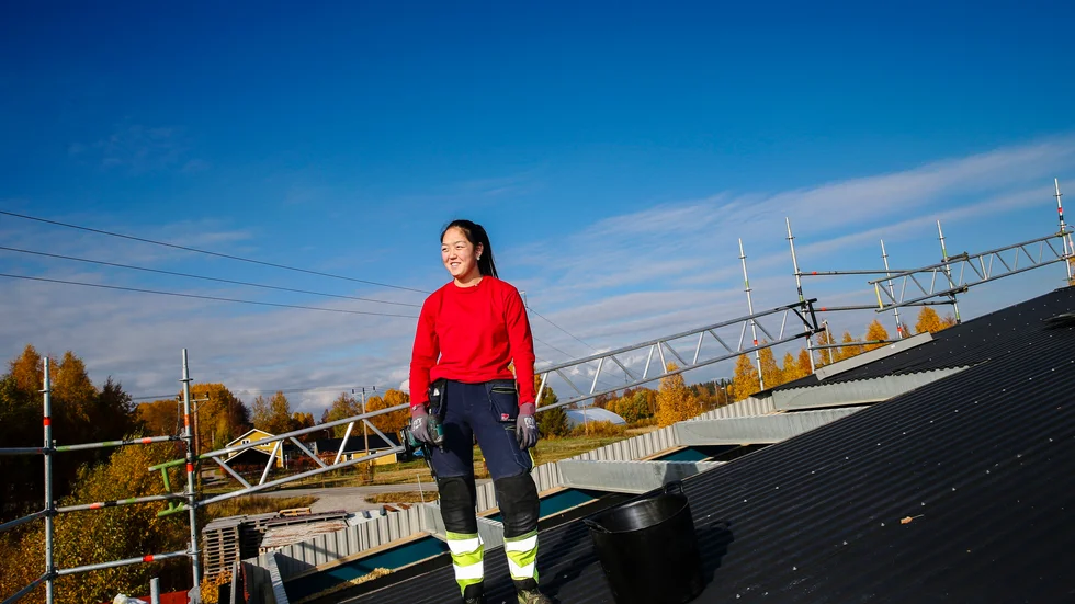 Elvira Viklund reser sig upp och blickar framåt. "Vi tjejer krigar för en plats i den här branschen", säger hon. 