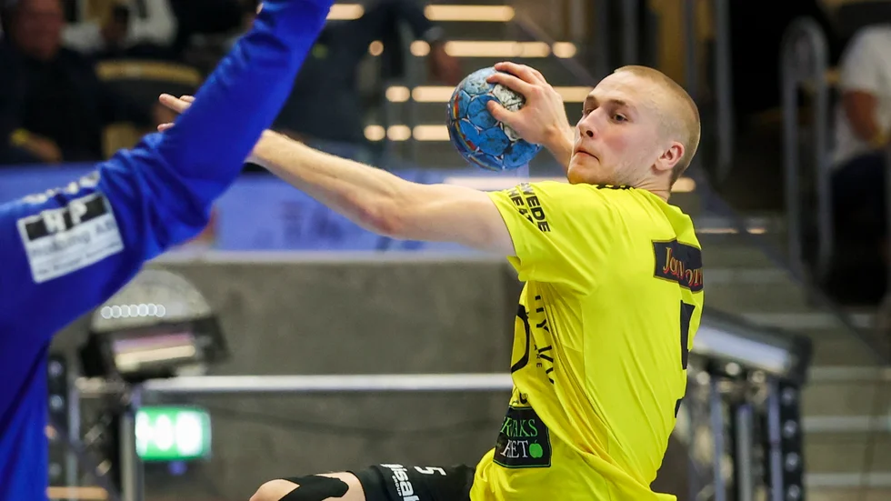 Olle Ek satte åtta fullträffar när Sävehof vann toppmatchen. Arkivbild.