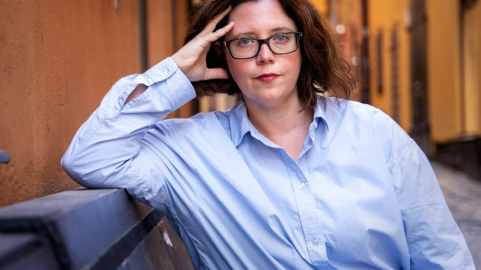 Elise Karlsson har strävat efter att närma sig spänningsromanen för att behålla läsaren hela vägen: "Jag vill inte att man lägger ifrån sig boken efter 20 sidor för att man är uttråkad".
