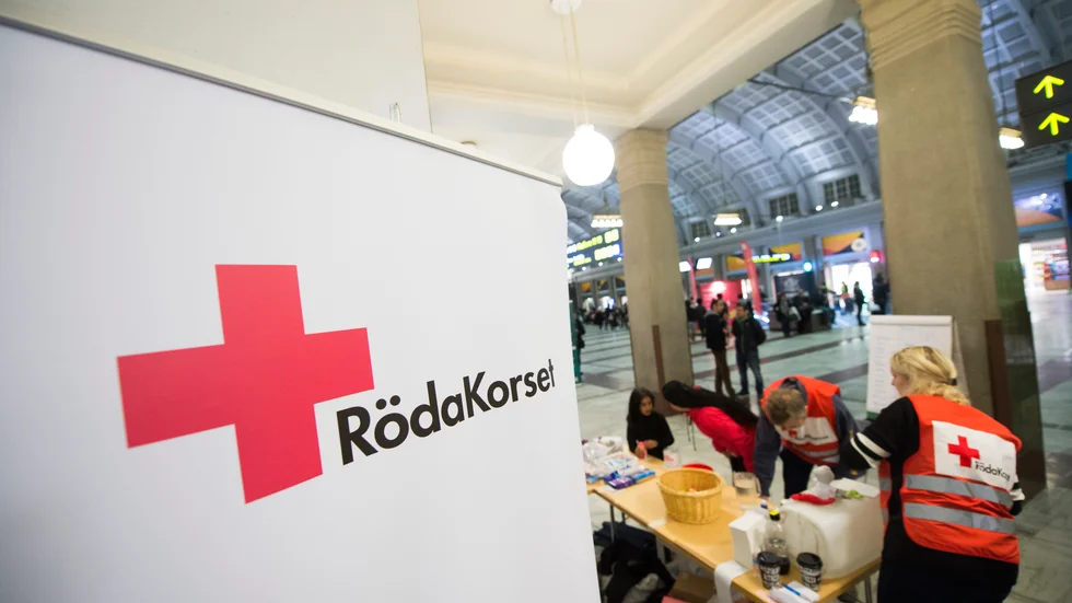 Nu har vi sagt upp medlemskapet i Röda korset. Högsta chefen har 98000 kronor i månaden. Ordföranden har 66900 kronor i månaden, skriver insändarskirbenten.
