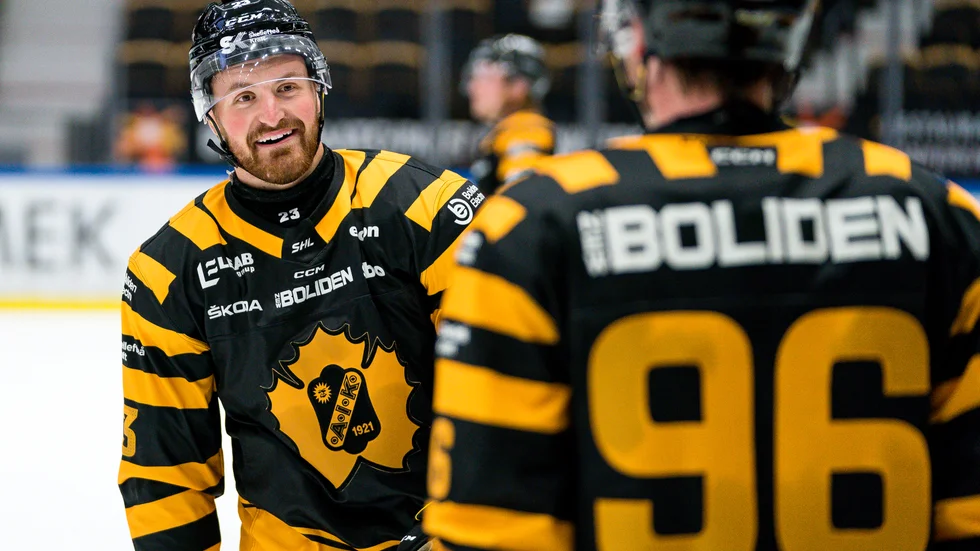 En leende Adam Mascherin har fått en flygande start i AIK-tröjan och ser fram emot kvällens bortamatch mot Modo.