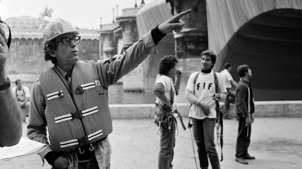 Christo 1985, då bron Pont Neuf i Paris slogs in i tyg.
