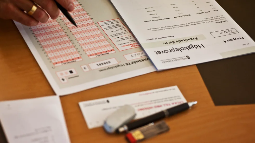 Antalet personer som får skriva högskoleprovet begränsas även i höst. Arkivbild.