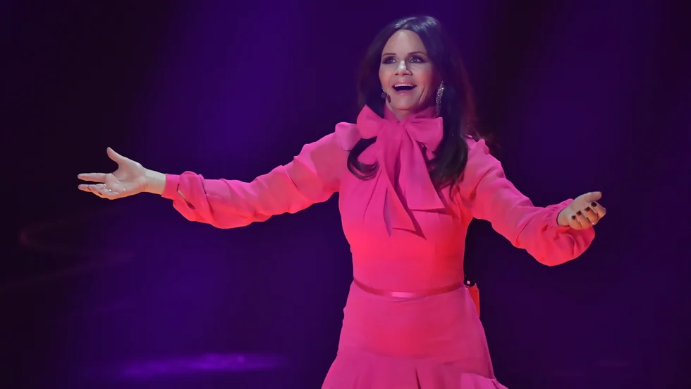 Lena Philipsson, som senast syntes i Melodifestivalen, åker ut på en stor Sverigeturné och kommer till Luleå i april.