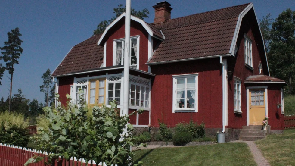 Flaggstången som lilla Ida hissades upp i var i själva verket bara två meter hög. När de filmade den här vyn på avstånd var skådespelerskan utbytt mot en docka.