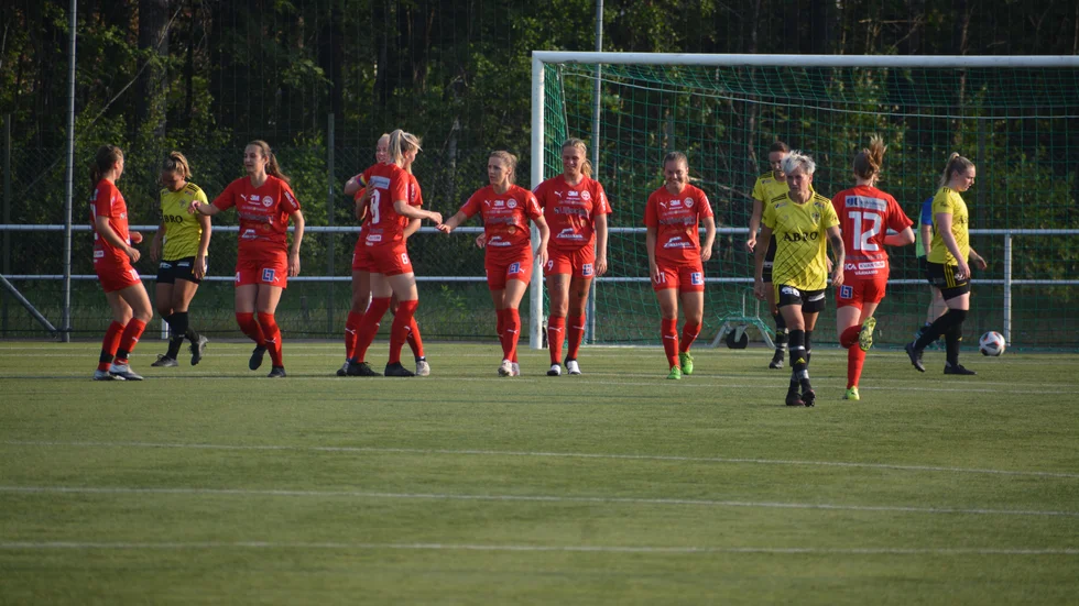 Värnamo vinner matchen cupmötet med marginal. 