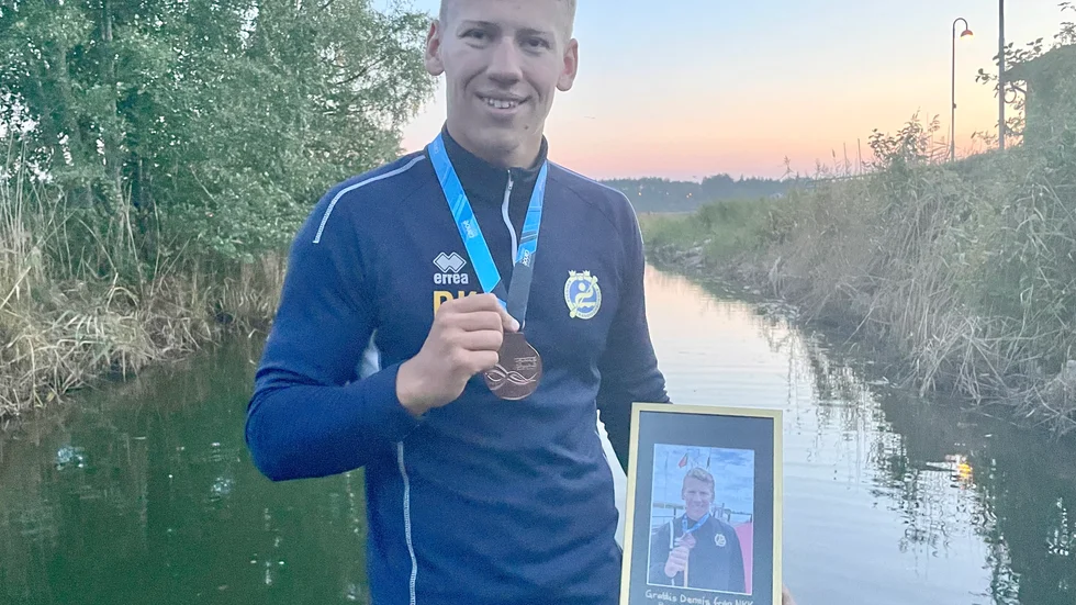 Dennis Kernen firades ordentligt av Nyköpings KK efter bronset på U23-VM på K1 500 meter. Kernen åkte sedan till Örkelljunga för att finslipa i en mycket intressant K2:a inför VM i Köpenhamn nästa helg.