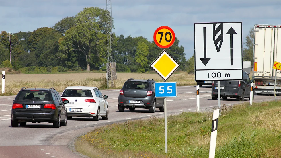 En uträkning av anläggningskostnader och en samlad effektbedömning av en gång- och cykelväg läng väg 55 mellan Litslena och Örsundsbro ska tas fram av Trafikverket.