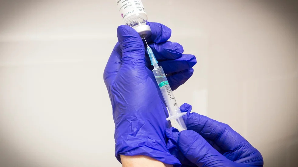Kommunen inför nu krav på vaccinering mot covid 19, för nyanställd personal inom äldreomsorgen.