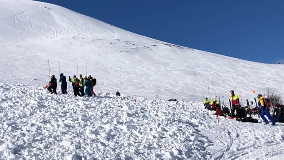 En person fördes till sjukhus efter en lavin på Lillskutan i Åre.