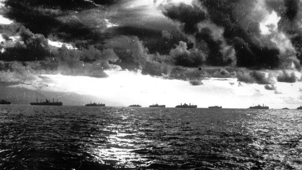 Amerikanska stridsfartyg under slaget vid Leyte i oktober 1944, när USS Johnston sjönk.