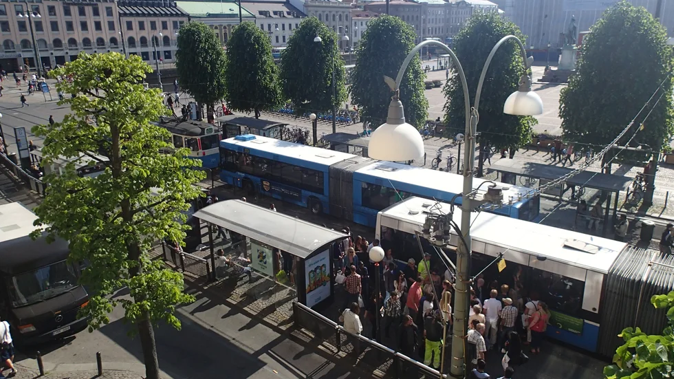 En man i 70-årsåldern åtalas för minst elva fall av sexuellt ofredande sedan han filmat under kjolarna på unga flickor i Göteborg. Arkivbild.