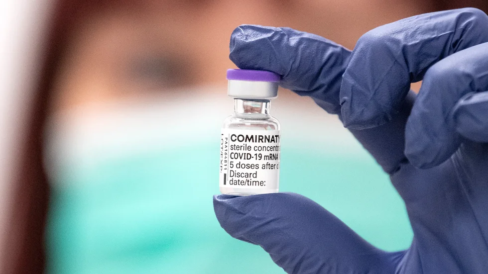 Boende på landsbygden borde få vaccineras där,
skriver Karin Ericsson och Anna Vesterberg,