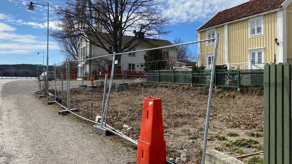 Tomten i centrala Mariefred har i flera månader legat öde. 