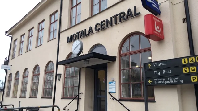När polispatrullen skulle genomföra en kontroll valde resenären att springa ifrån dem. Han har nu häktats för narkotikabrott.