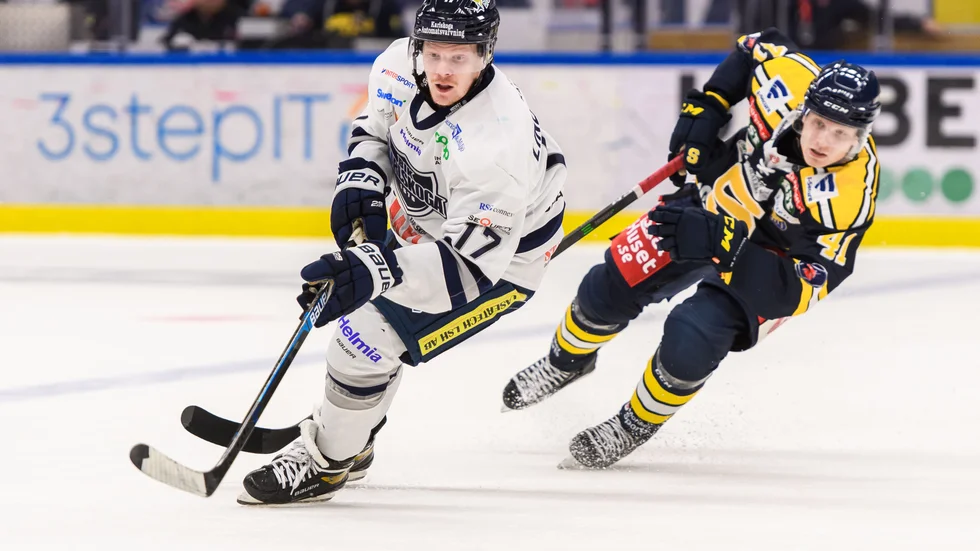 Piteåsonen David Lindquist spelar i Karlskoga som inleder kvalet mot SHL tisdag kväll mot Västerås.