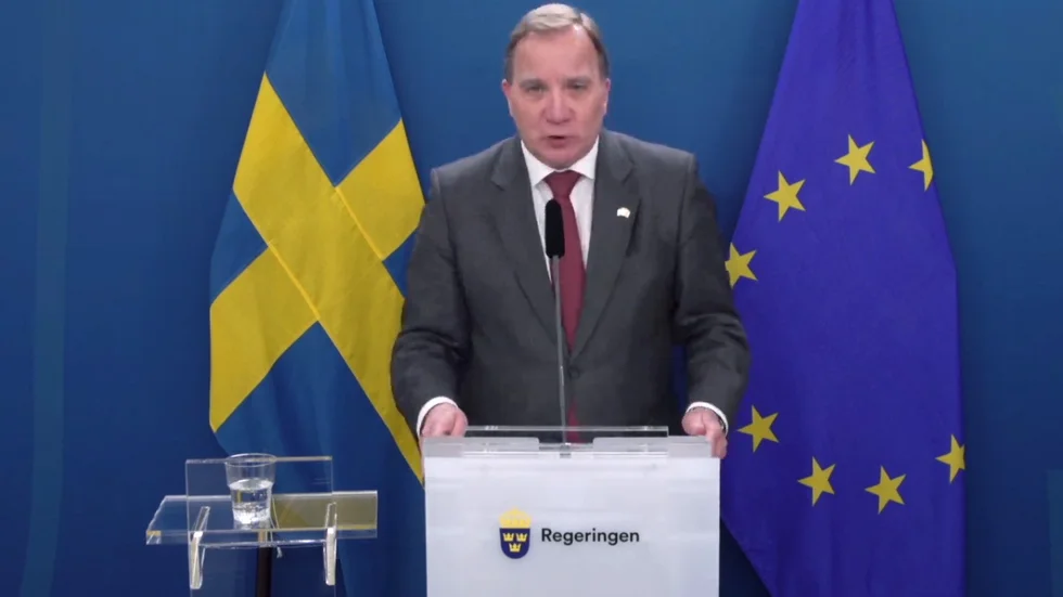 Att uppträda som "Regeringen" ger stora fördelar och möjligheter för statsministerpartiet. Så är det bara. Inte så konstigt att Löfven i intervjuer säger att han gärna sitter till 2026. 