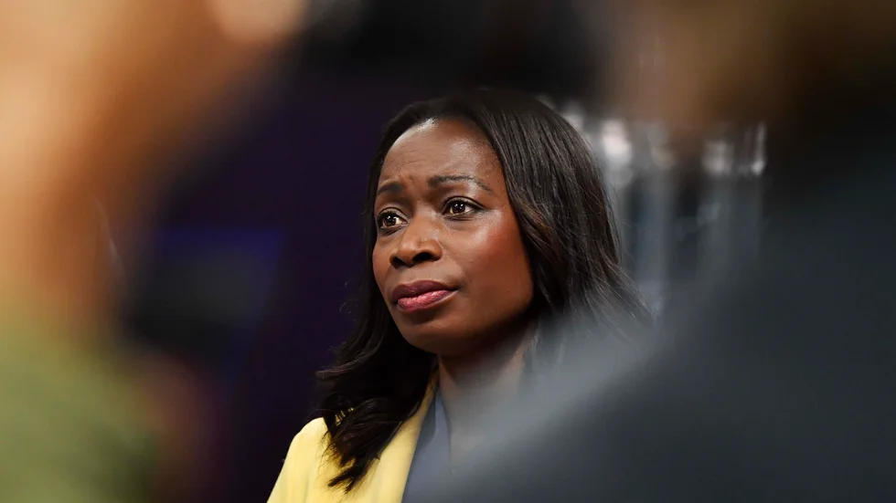 Liberalernas partiledare Nyamko Sabuni är hårt pressad av intern kritik.