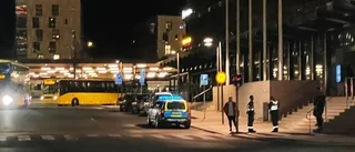73-åring påkörd av buss – livshotande skador