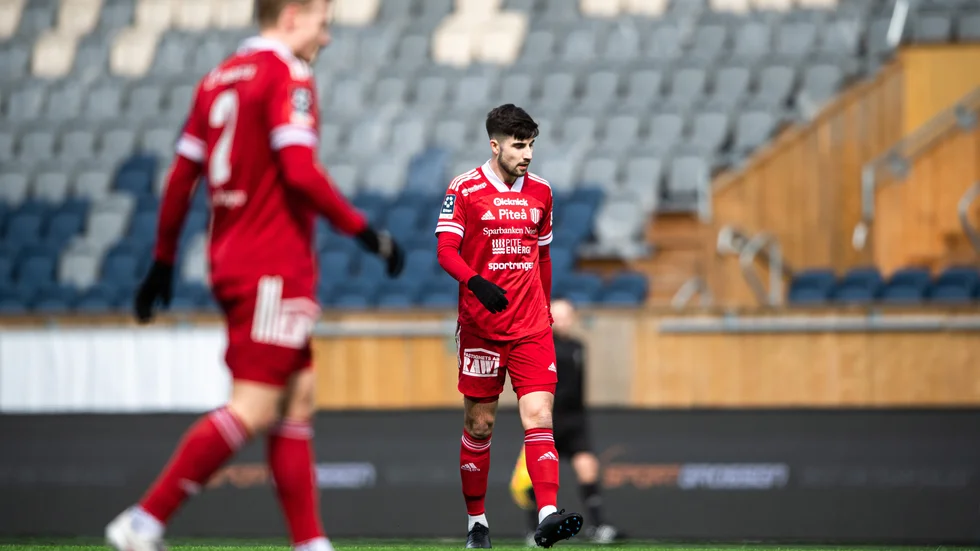Sia Jamehdars Piteå IF spelar match i Sandviken på världens nordligaste VM-arena, klassiska Jernvallen, på söndag.