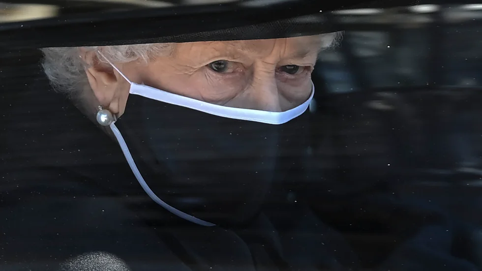 Storbritanniens regent drottning Elizabeth anländer till prins Philips begravning. Arkivbild.