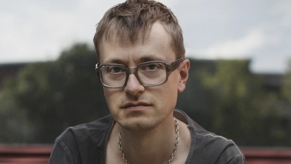 Malte Persson är poet, författare och översättare. Han är sedan flera år tillbaka bosatt i Berlin. Senast gav han ut diktsamlingen "Till dikten" (2018).