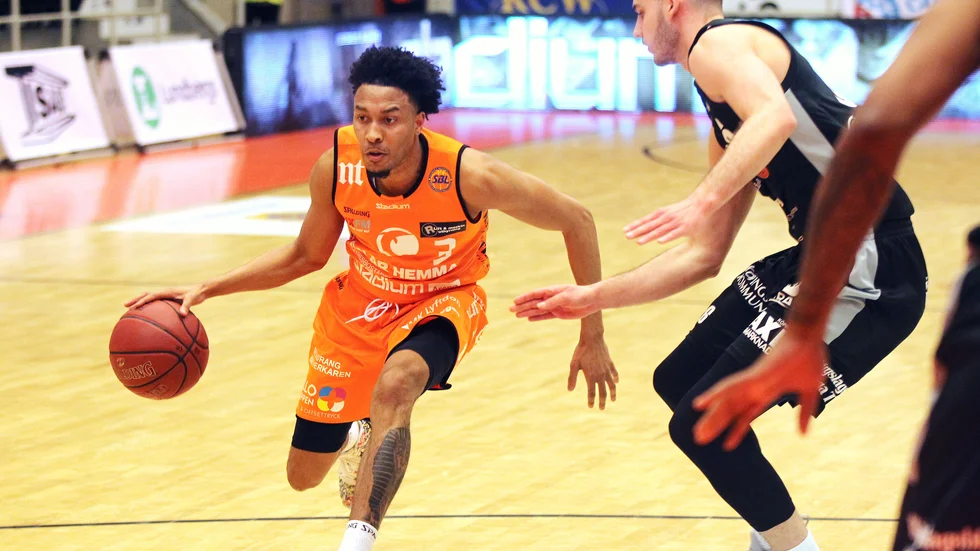 Kamau Stokes har en nyckelroll i Dolphins i slutspelet, mot Köping var han poängbäst i andra kvartsfinalen.