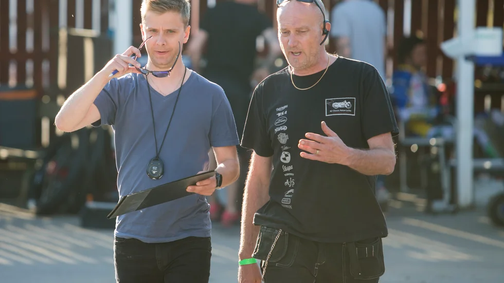 Piraternas Daniel Davidsson, här med Björn "Böna" Ohlson, har  många återbud till matchen mot Dackarna på grund av skador och att flera förare kör i andra ligor. 