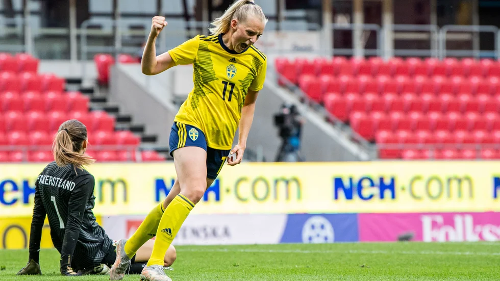 Vadstenatjejen Stina Blackstenius hoppas på målfyrverkeri.
