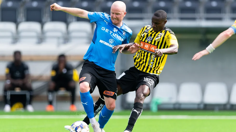 Eskilstunakillen Simon Lundevall stod för ett mål och en assist när hans Halmstad vann i genrepet mot Häcken.
