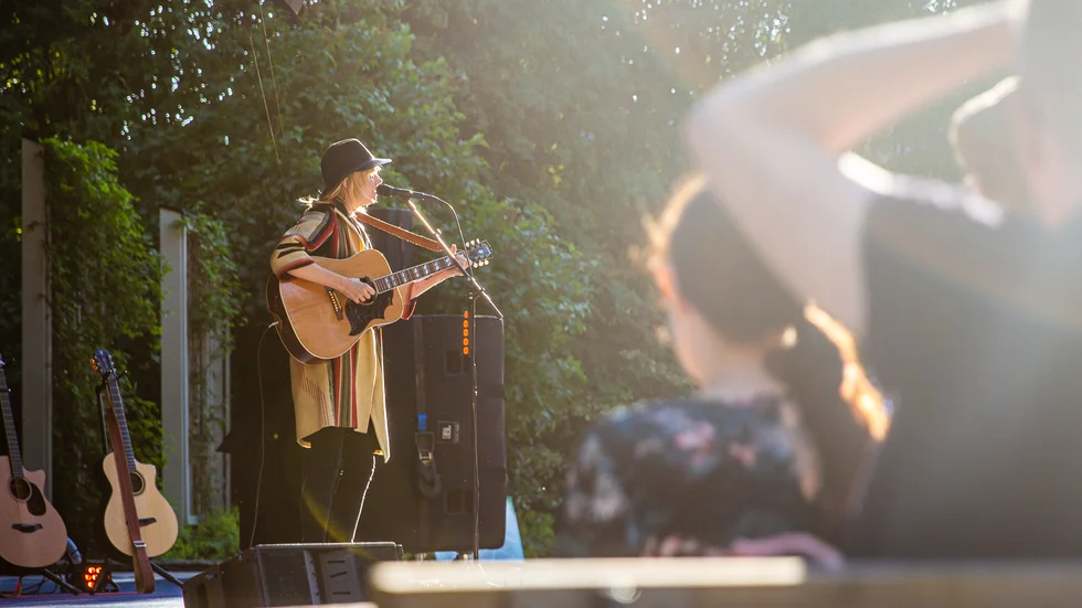 Det bjöds på varmt och skönt väder under sommarens andra konsertkväll i Parksnäckan..