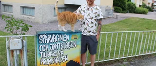 Han målar musikcitat av Norrköpingsartister
