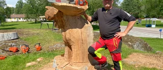 Finlir med motorsåg och konstrunda i Brevens bruk