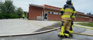 Tonåring nekar till mordbrand - släppt