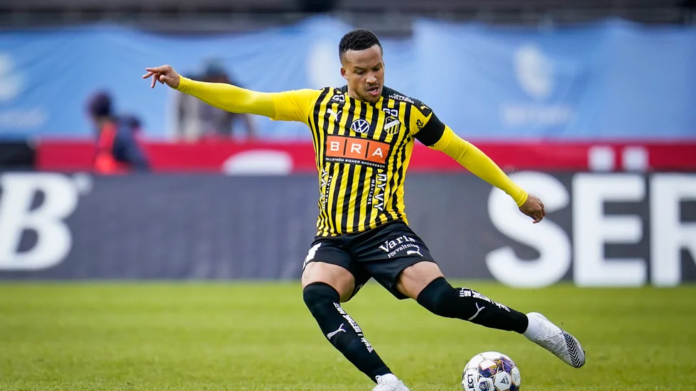 Martin Olsson är fortsatt borta på grund av skada. Arkivbild.