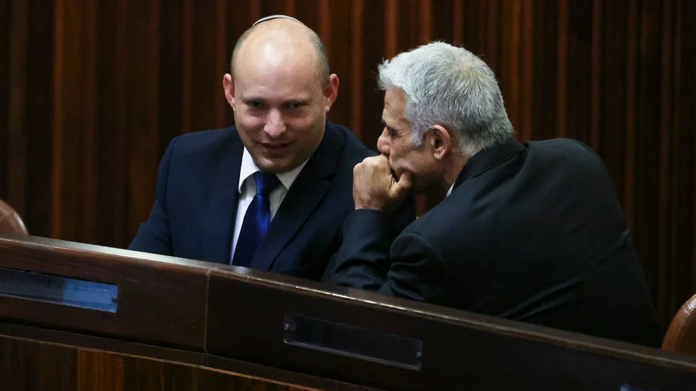 Naftali Bennett, partiledare för högernationalistiska Yamina, och Yair Lapid, som leder Yesh Atid, utgör hörnstenarna i den koalition som vill styra Israel framöver.