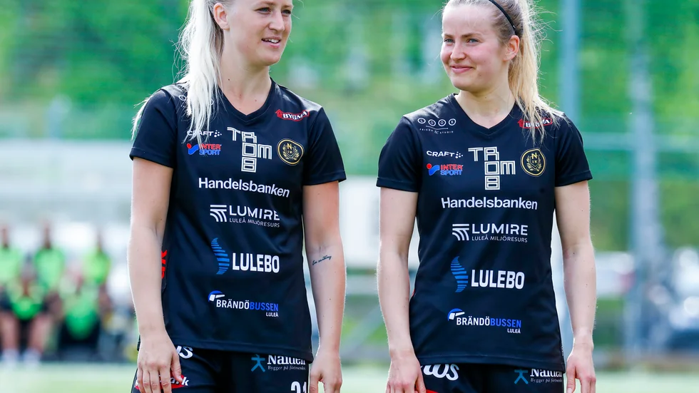 Paulina Hedquist och Emilia Lundqvist. Den sistnämnda är nu tillbaka på planen efter 1 150 dagars kamp.