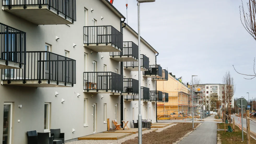 Bostäder på A7-området. Med underskott på parkeringsplatser.