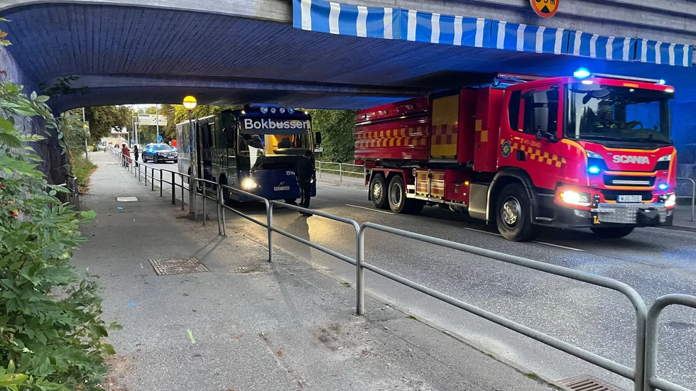 En person ska ha blivit påkörd av en buss i centrala Nyköping under tisdagskvällen.